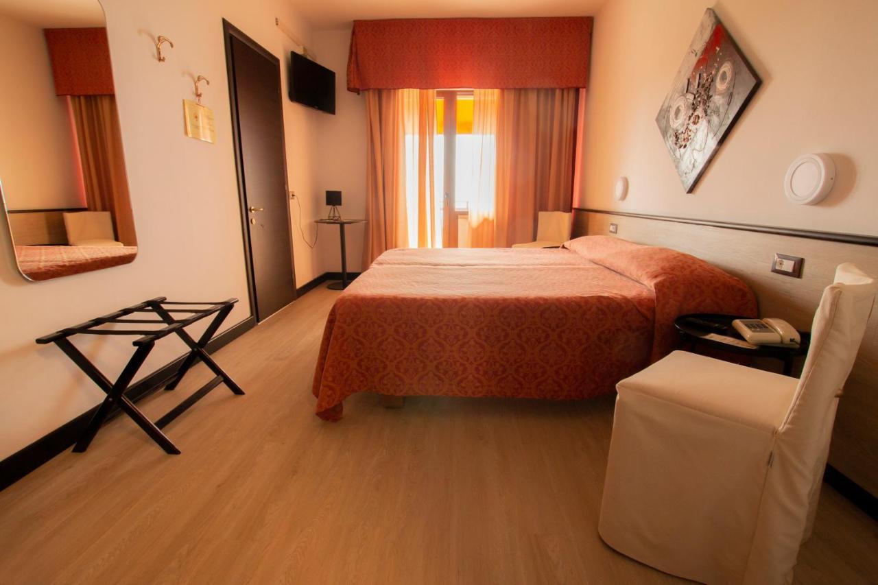 Hotel San Zeno San Zeno di Montagna Eksteriør billede